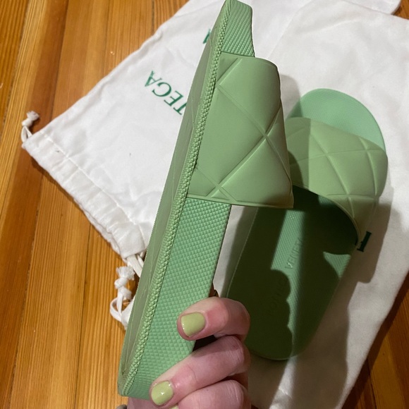 Bottega Veneta Rubber Slides - Picture 8 of 13
